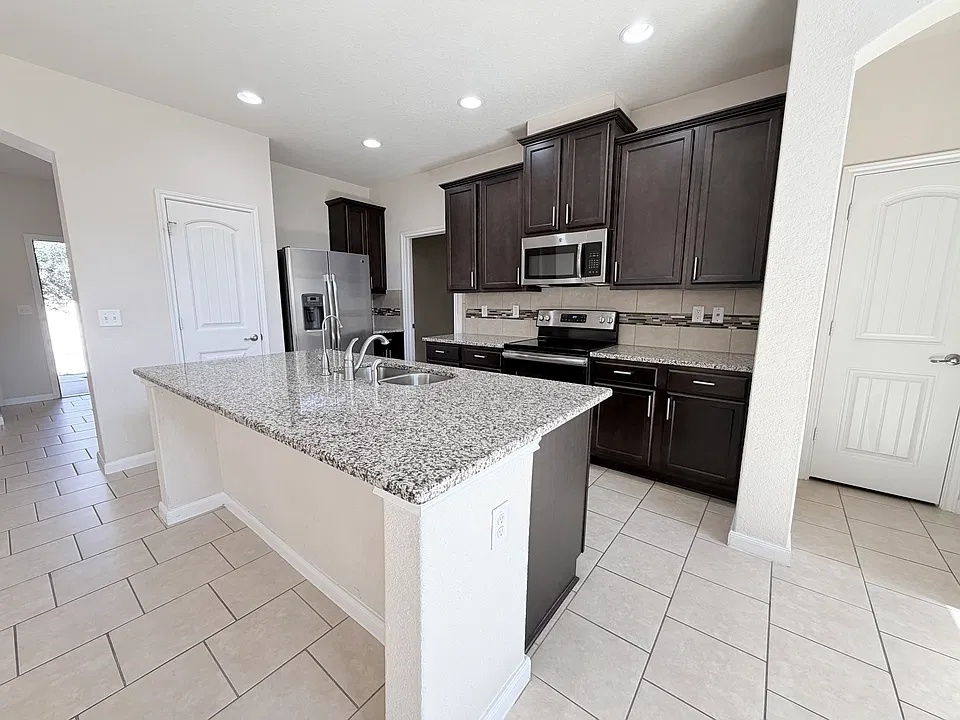 5910 Bridle Bnd