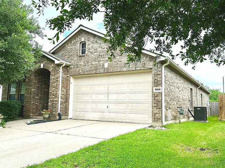 24219 Cornell Park Ln — Photo 2