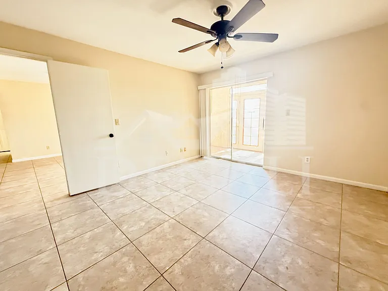 540 N May St #1135 — Photo 10