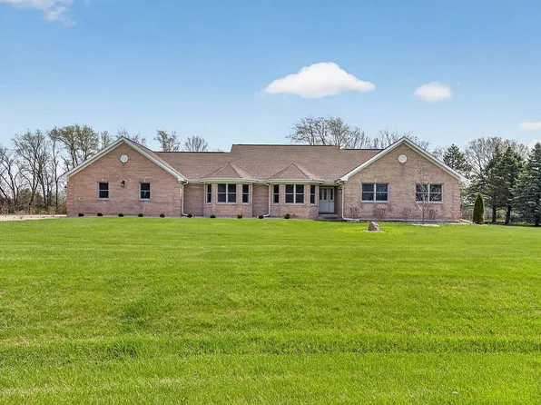 6814 Aspen Ct, Spring Grove, IL 60081