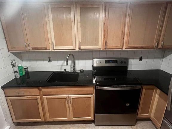 3rd image of 707 SW 75th St APT 109