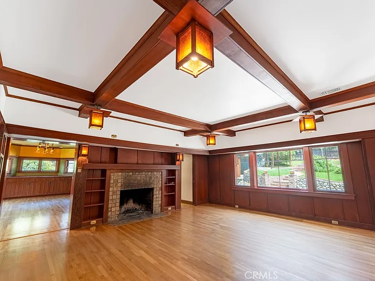 89 E Alegria Ave — Photo 3