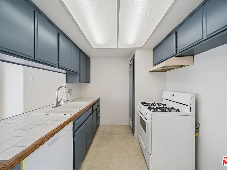 11924 Mayfield Ave #2 — Photo 2
