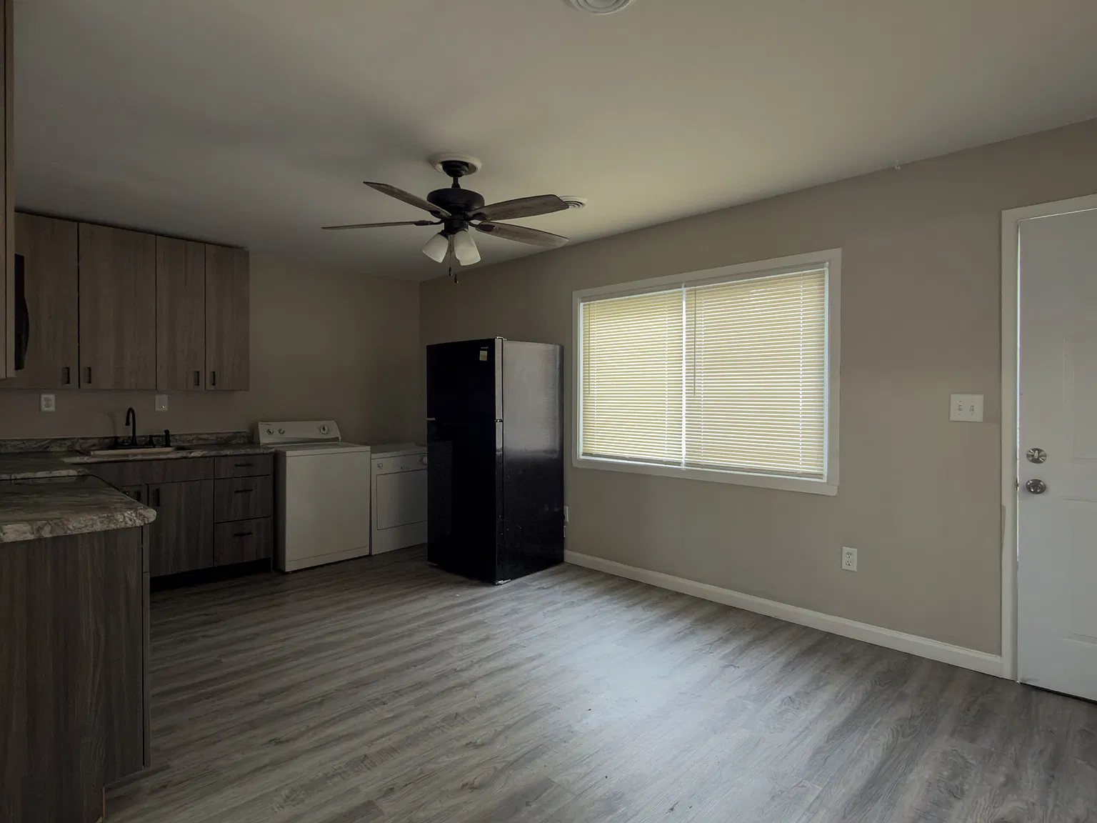 3 bed, 1034 sqft, $1,100 — Photo 3