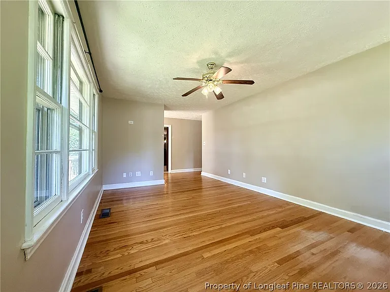 1914 Cherokee Dr — Photo 4