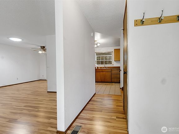 5th image of 2704 24th Avenue Ct SE
