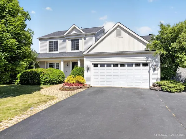 1141 Stonegate Rd, Algonquin, IL 60102
