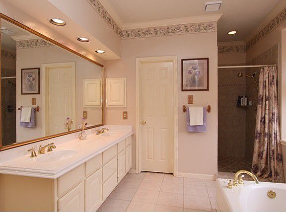 4th image of 17110 Holly Falls Ct