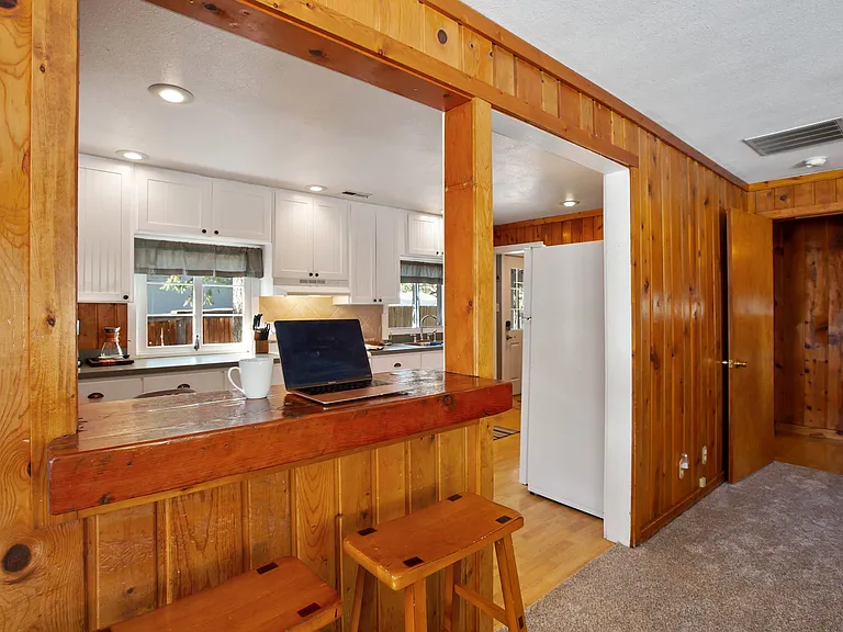 321 E Gunnison Ave — Photo 8