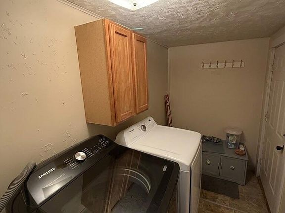 5th image of 220 S Abbott St