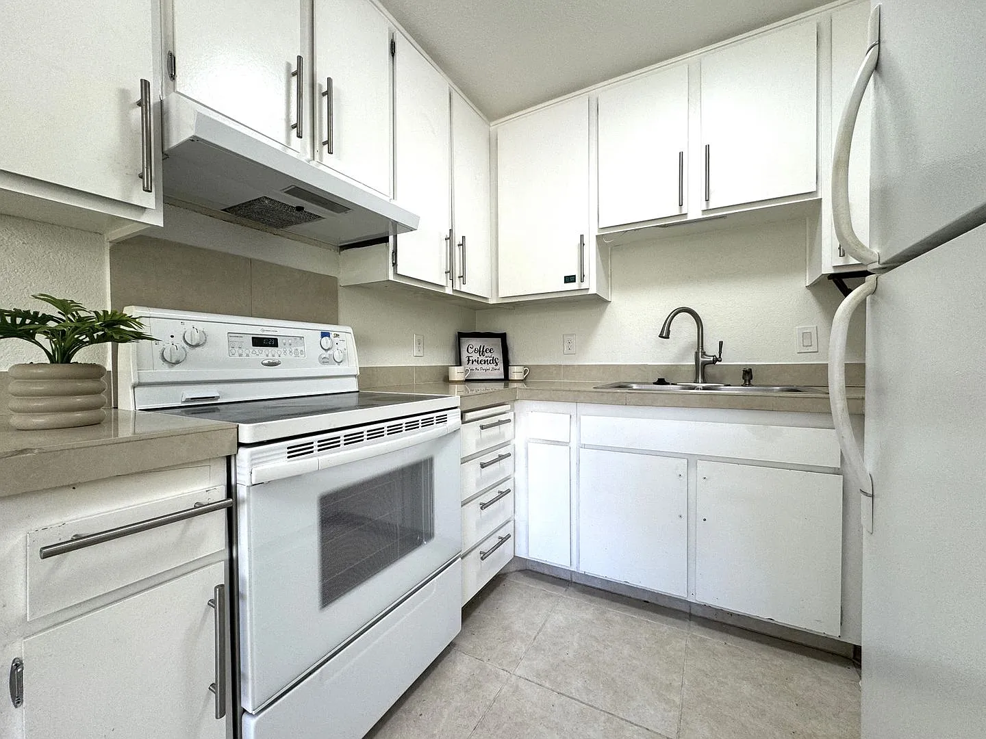Coming Soon!! Beautiful Ground Floor 2 Bed 2 Bath Condo In Palm Springs — Photo 2