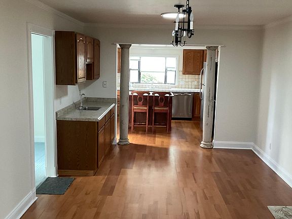 Hardwood Floors Dining area to kitchen from foyer