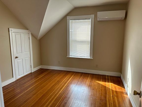3rd image of 76 Ingraham St Floor 3