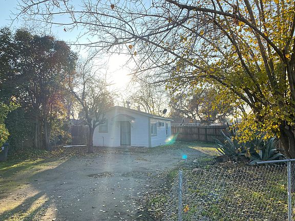 3rd image of 3159 N Redwood Ave #1