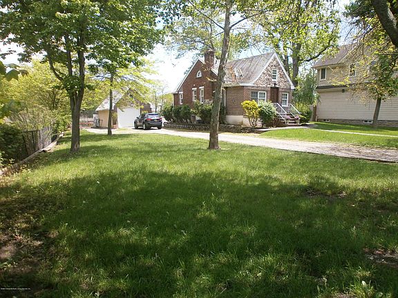 5th image of 233 Bayview Ave