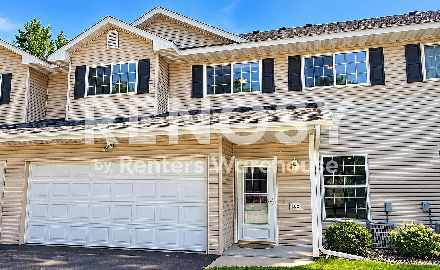 3 Bed / 1.5 Bath Townhome in Hudson — Photo 1