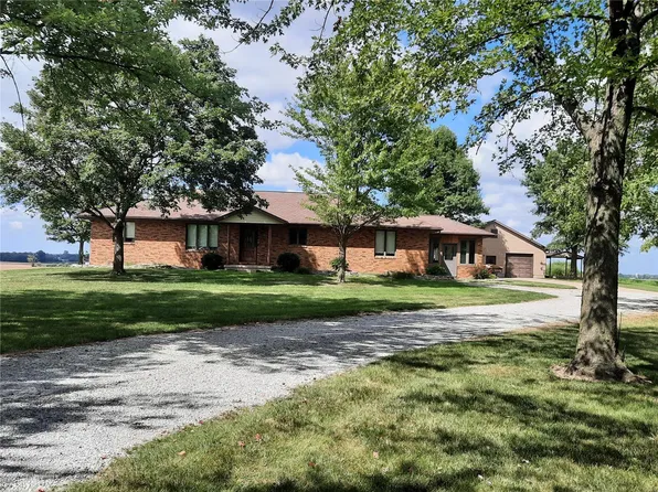 9515 Highline Rd, Breese, IL 62230