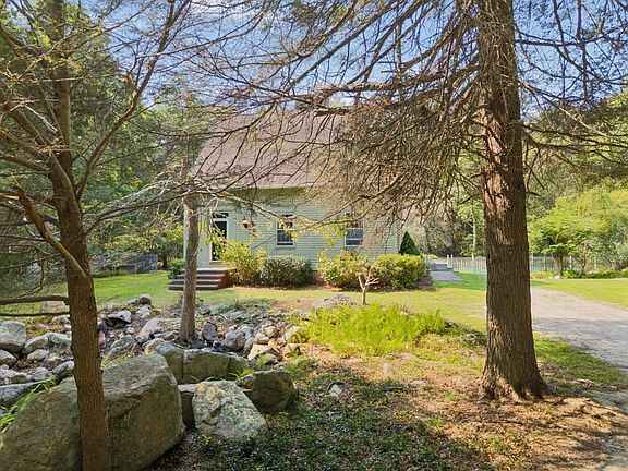 2nd image of 840 Lake Rd