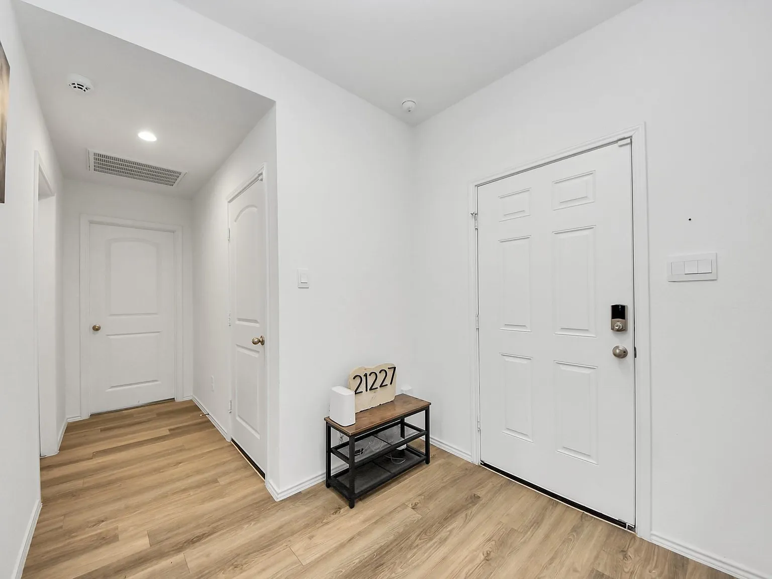 4 bed, 2.0 bath, 1784 sqft, $2,300 — Photo 4