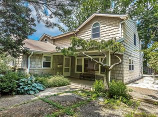 23 Shadow Ln, Great Neck, NY 11021