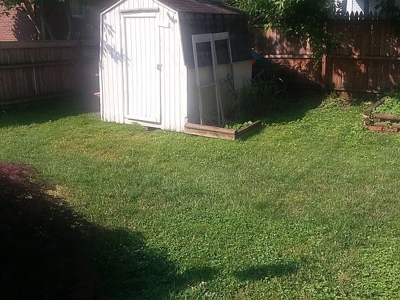 4th image of 627 Marietta Ln