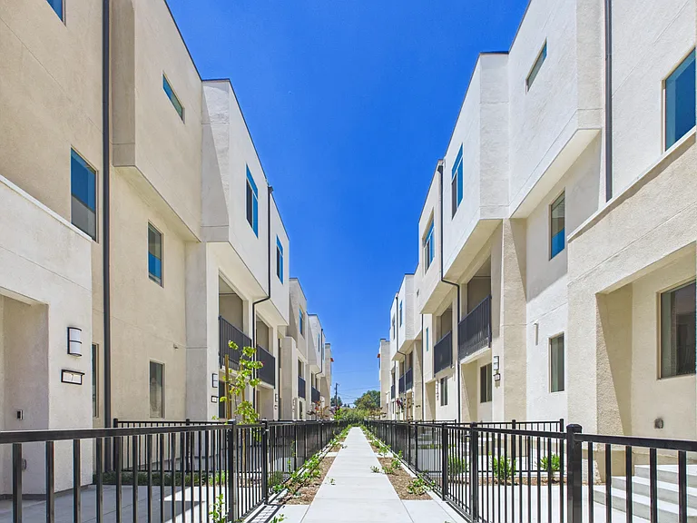 Solaterra Granada Hills — Photo 34