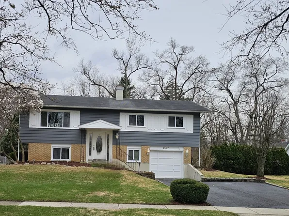 21W247 Canary Rd, Lombard, IL 60148