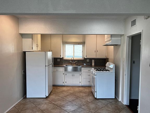 5th image of 737 Eucalyptus Dr APT E