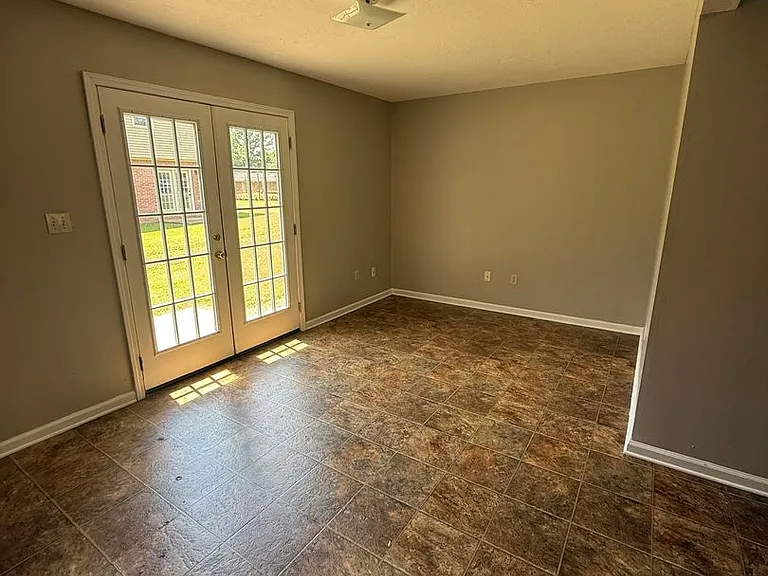154 W Peach St — Photo 4
