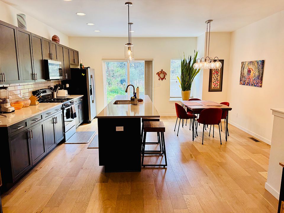 Open floor concept, easy for entertaining.