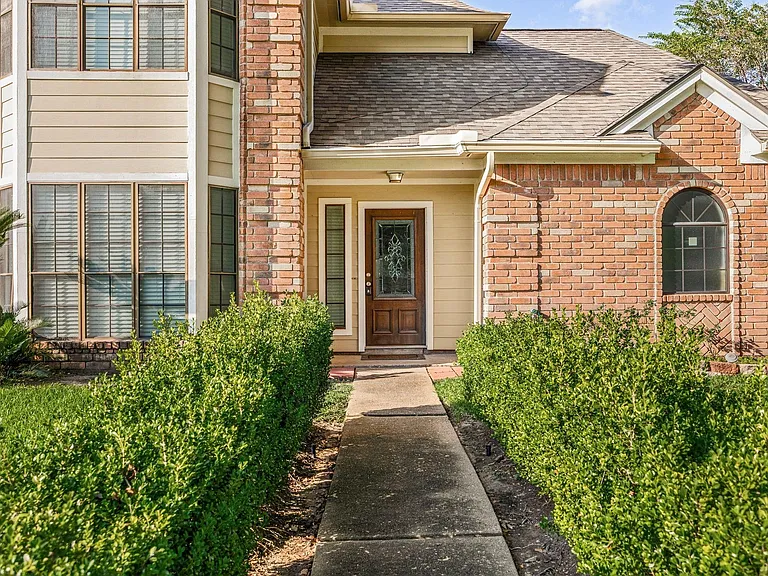 15526 Cabildo Dr — Photo 45