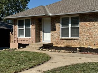 1503 SW Skyline Dr, Blue Springs, MO 64015