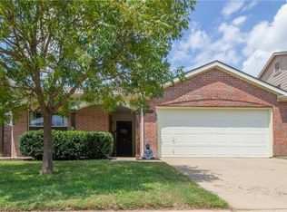 8921 King Ranch Dr, Aubrey, TX 76227