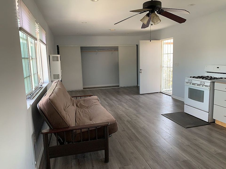 1st image of 3206 W 59th Pl