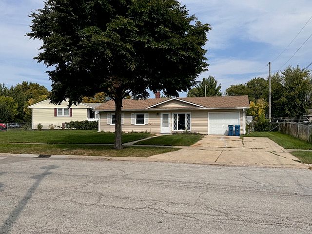 1st image of 765 Crestwood Dr