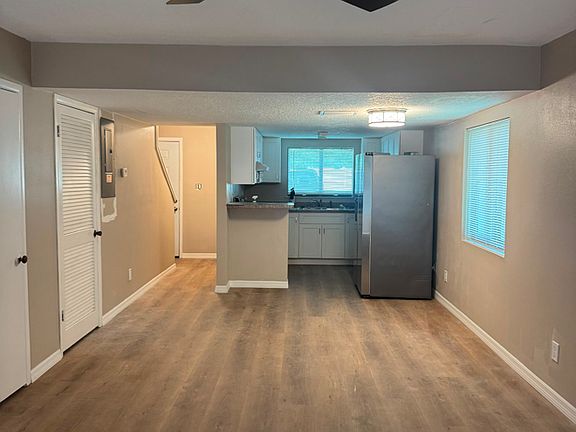 4th image of 111 Springwood A Cir