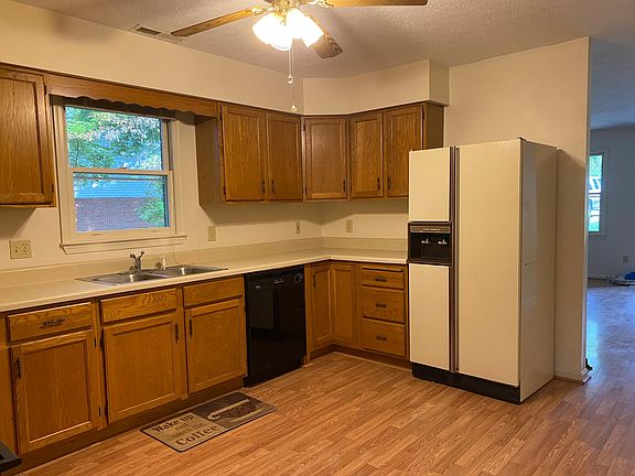 2nd image of 936 Grand Arbre Dr #936