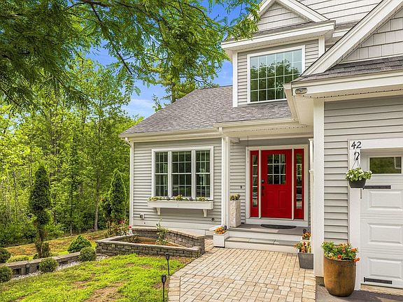 2nd image of 42 Stocklan Circle
