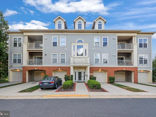 11330 Westbrook Mill Ln Unit 304, Fairfax, VA 22030