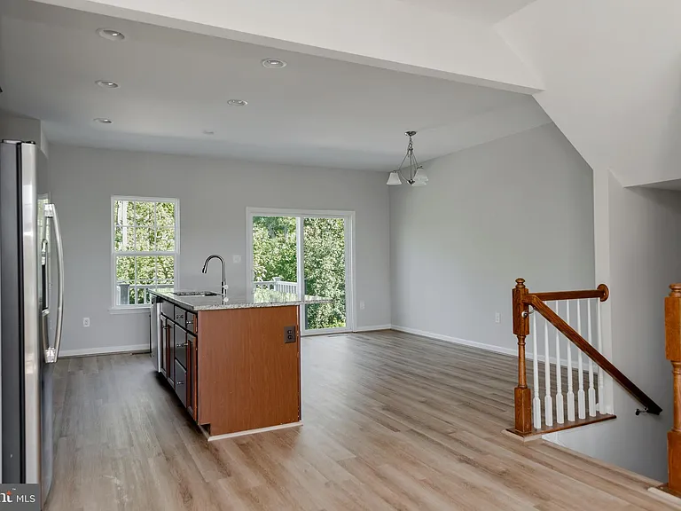 8647 Rosecrans Ln — Photo 8