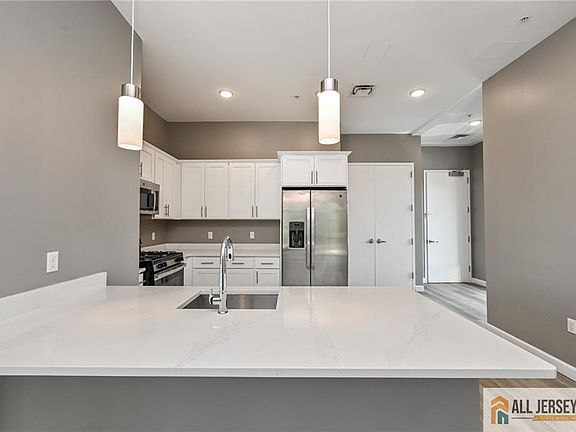 5th image of 271 Millburn Ave #2D
