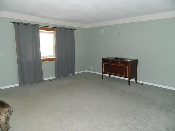 3rd image of 332 E Robinwood St