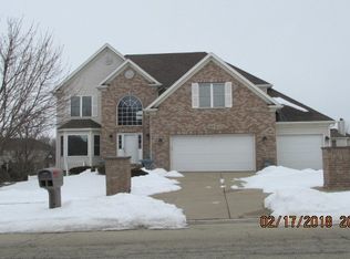 1810 Country Hills Dr, Yorkville, IL 60560
