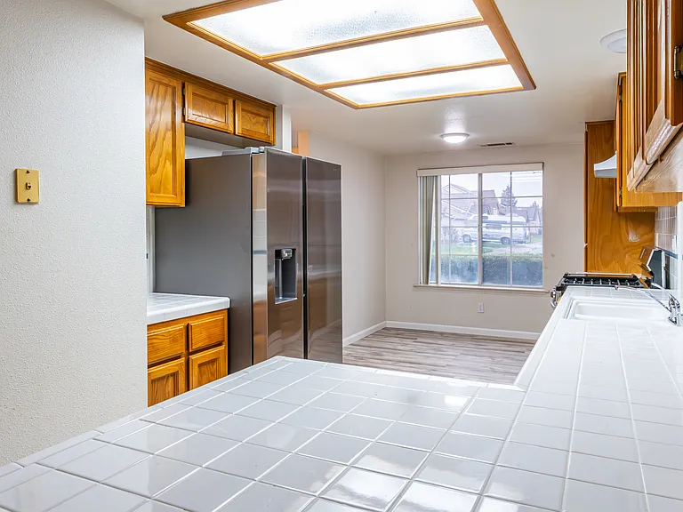 875 N Homsy Ave — Photo 3