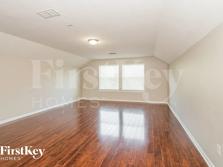 581 Longmill Ln — Photo 7