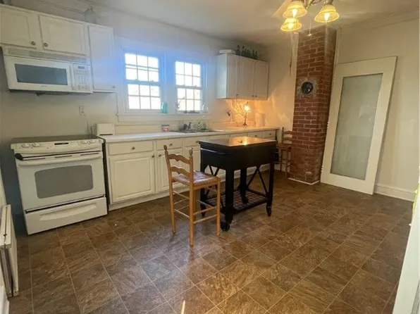 3418 Lewis B Puller Memorial Hwy, Saluda, VA 23149