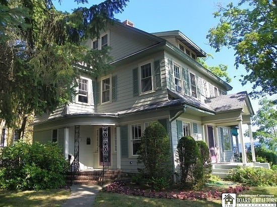 1st image of 10 N Lake Dr
