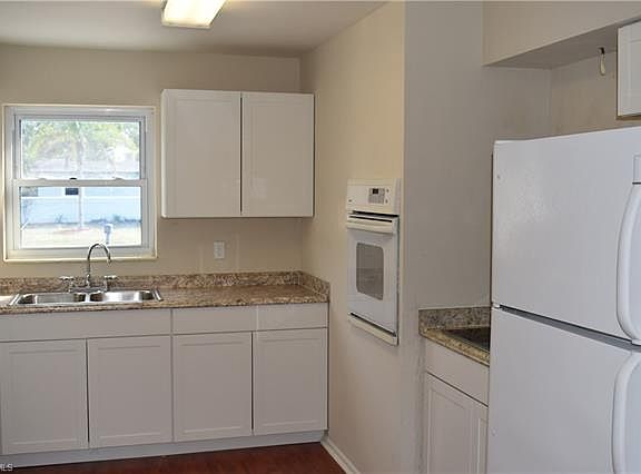 4th image of 2551 Welch St