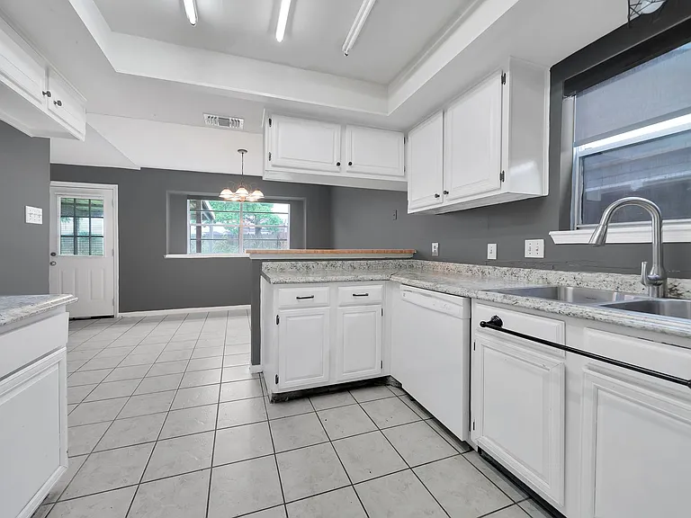 14830 Keelby Dr — Photo 2