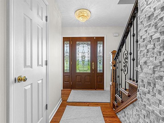 5th image of 105 Meredith Dr